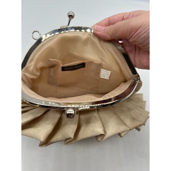 Bijoux Terner Gold Mesh Layered Ruffle Flower Clutch Evening bag no strap - Picture 7 of 8